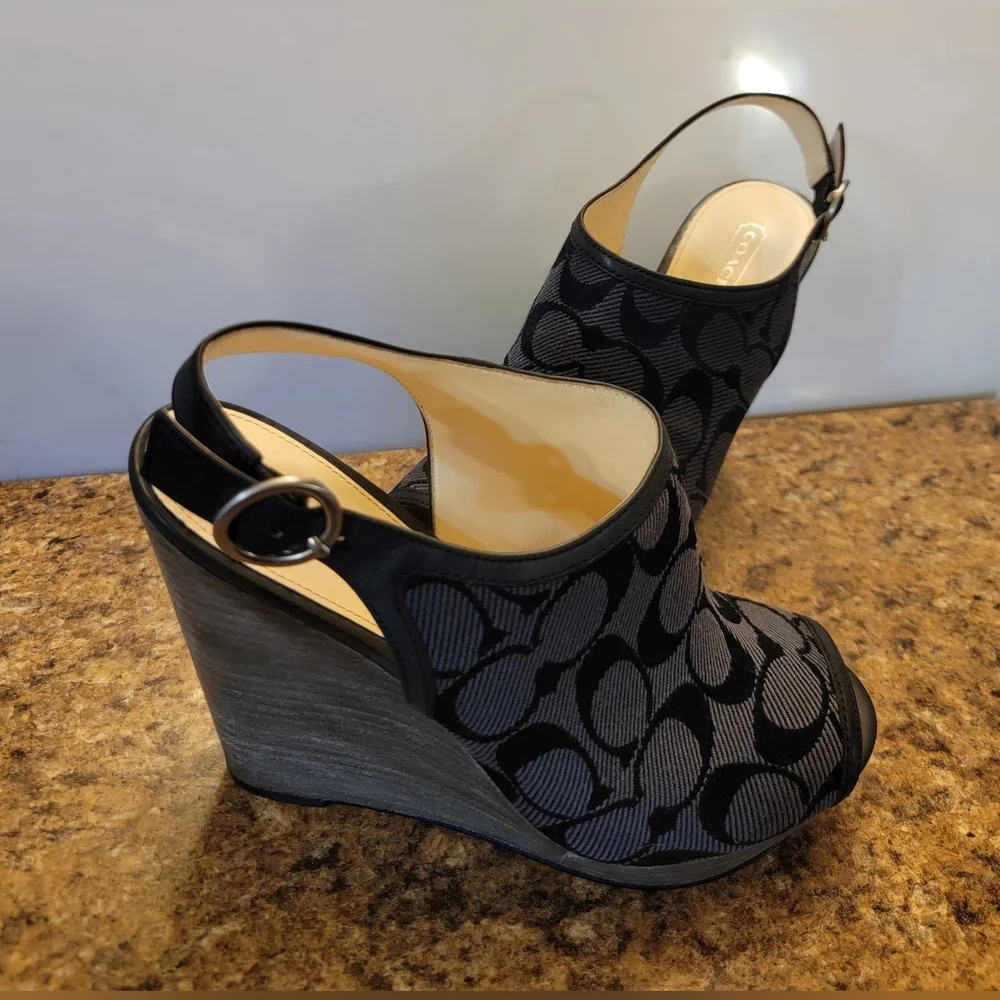Coach Janet Signature C Pattern Black Wedge Sandals A8186 Size 7.5 Women's - Picture 2 of 6